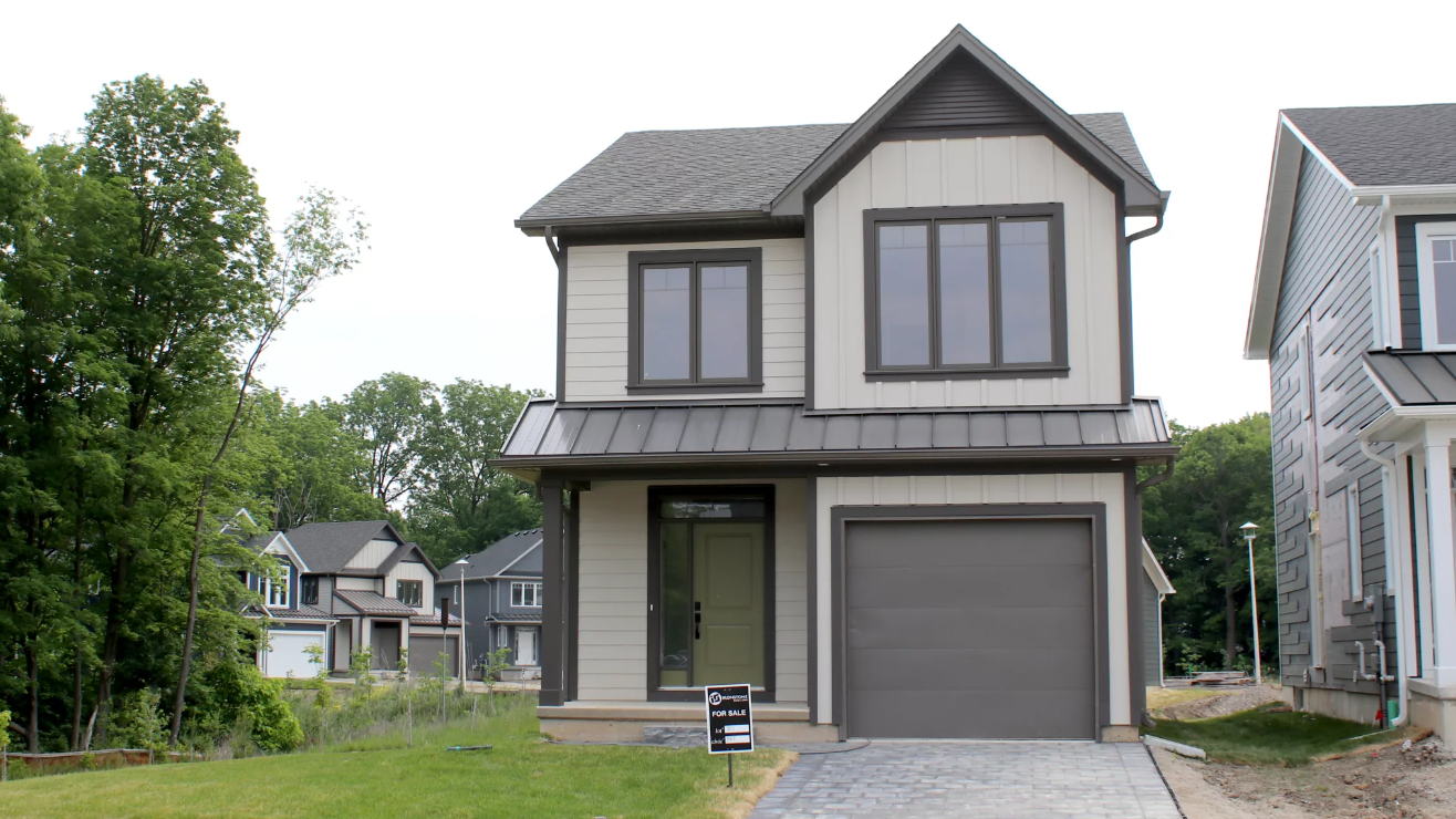 147 Julie Cres floor plan